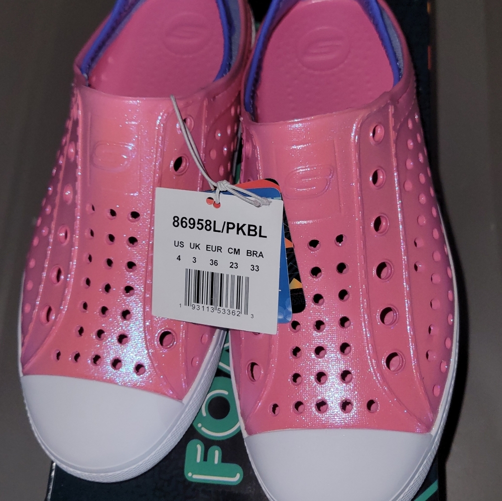 Foamies Sketchers size 4 Youth- NEW